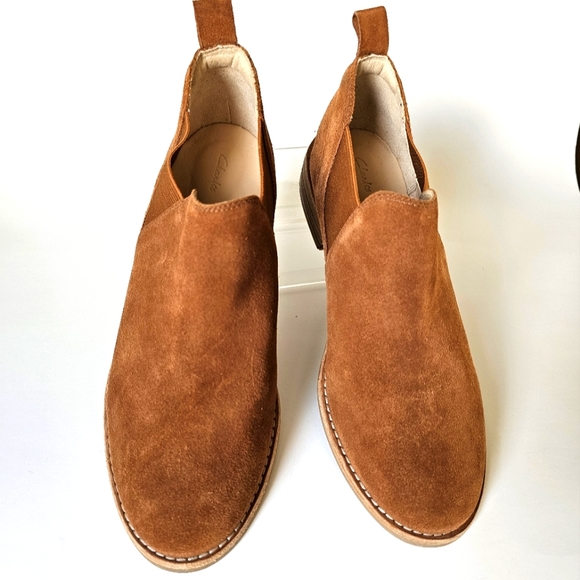 CLARKS Edenvale Page Dark Tan Suede Slip-on Booties Shoes size 9 - Picture 6 of 6